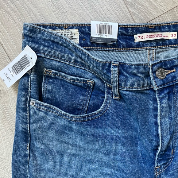 BNWT Levi’s 721 High Rise Skinny Denim - Size 30 - Picture 2 of 5